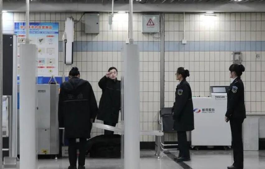 安家門(mén)廠家解答：手機(jī)安檢門(mén)對(duì)人體有輻射嗎？